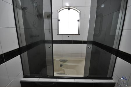 Casa para alugar com 327m², 4 quartos e 6 vagasBanheiro da Suíte 1