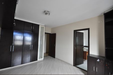 Casa para alugar com 327m², 4 quartos e 6 vagasSuíte 2