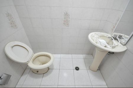 Casa para alugar com 327m², 4 quartos e 6 vagasBanheiro de serviço