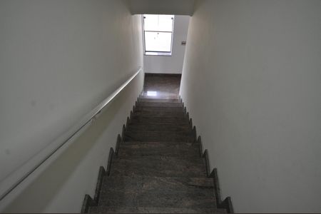 Casa para alugar com 327m², 4 quartos e 6 vagasEscada