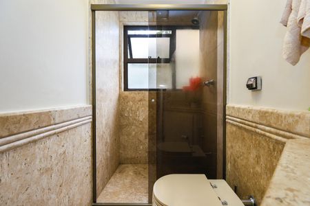 Apartamento à venda com 220m², 3 quartos e 3 vagas Apartamento à venda com 220m², 3 quartos e 3 vagasBanheiro da Suíte 1