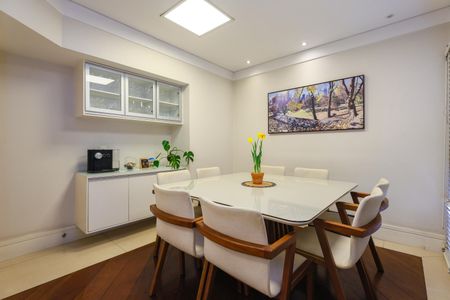 Apartamento à venda com 220m², 3 quartos e 3 vagas Apartamento à venda com 220m², 3 quartos e 3 vagasSala