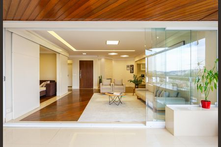 Apartamento à venda com 220m², 3 quartos e 3 vagas Apartamento à venda com 220m², 3 quartos e 3 vagasVaranda da Sala