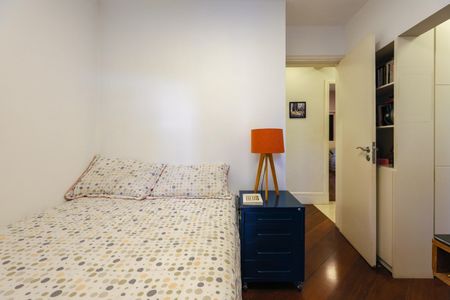 Apartamento à venda com 220m², 3 quartos e 3 vagas Apartamento à venda com 220m², 3 quartos e 3 vagasSuíte 2