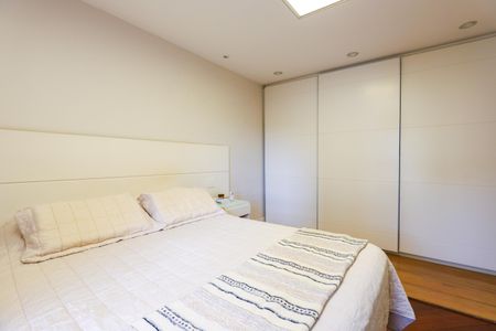 Apartamento à venda com 220m², 3 quartos e 3 vagas Apartamento à venda com 220m², 3 quartos e 3 vagasSuíte 1