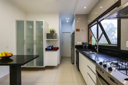 Apartamento à venda com 220m², 3 quartos e 3 vagas Apartamento à venda com 220m², 3 quartos e 3 vagasCozinha