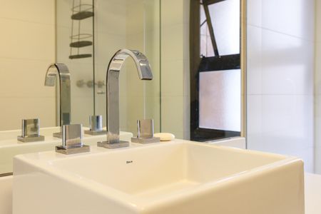 Apartamento à venda com 220m², 3 quartos e 3 vagas Apartamento à venda com 220m², 3 quartos e 3 vagasBanheiro da Suíte 2