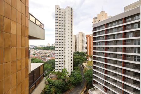 Apartamento à venda com 220m², 3 quartos e 3 vagas Apartamento à venda com 220m², 3 quartos e 3 vagasVista da Suíte 2