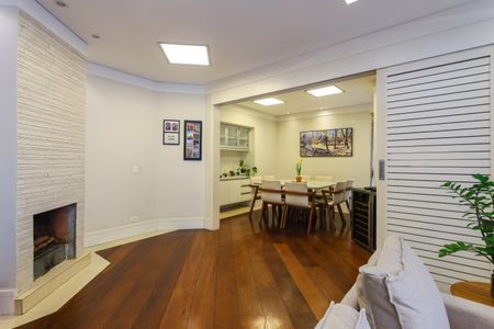 Apartamento à venda com 220m², 3 quartos e 3 vagas Apartamento à venda com 220m², 3 quartos e 3 vagasSala