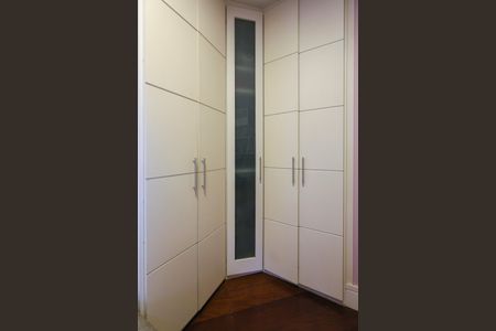 Apartamento à venda com 220m², 3 quartos e 3 vagas Apartamento à venda com 220m², 3 quartos e 3 vagasSuíte 3