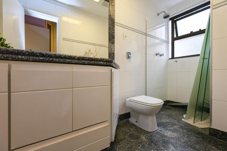 Apartamento à venda com 220m², 3 quartos e 3 vagas Apartamento à venda com 220m², 3 quartos e 3 vagasBanheiro da Suíte 3