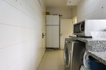 Apartamento à venda com 220m², 3 quartos e 3 vagas Apartamento à venda com 220m², 3 quartos e 3 vagasÁrea de Serviço