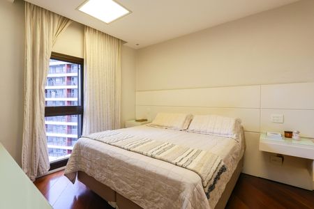 Apartamento à venda com 220m², 3 quartos e 3 vagas Apartamento à venda com 220m², 3 quartos e 3 vagasSuíte 1