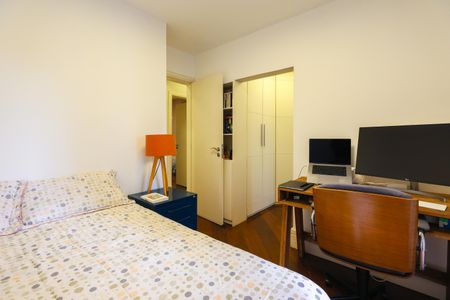 Apartamento à venda com 220m², 3 quartos e 3 vagas Apartamento à venda com 220m², 3 quartos e 3 vagasSuíte 2