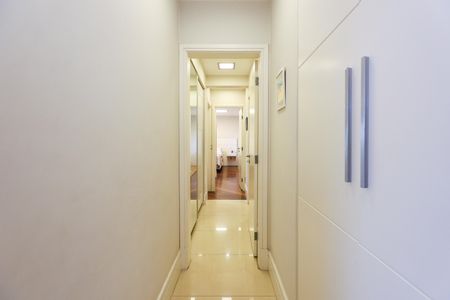 Apartamento à venda com 220m², 3 quartos e 3 vagas Apartamento à venda com 220m², 3 quartos e 3 vagasCorredor