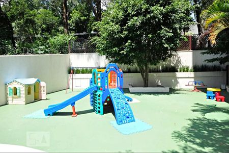 Apartamento à venda com 220m², 3 quartos e 3 vagas Apartamento à venda com 220m², 3 quartos e 3 vagasÁrea comum - Playground