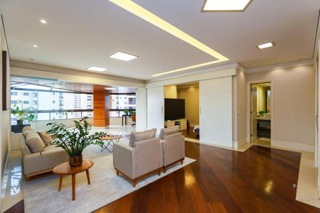 Apartamento à venda com 220m², 3 quartos e 3 vagas Apartamento à venda com 220m², 3 quartos e 3 vagasSala