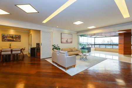 Apartamento à venda com 220m², 3 quartos e 3 vagas Apartamento à venda com 220m², 3 quartos e 3 vagasSala