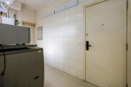 Apartamento à venda com 220m², 3 quartos e 3 vagas Apartamento à venda com 220m², 3 quartos e 3 vagasÁrea de Serviço