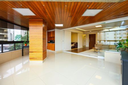 Apartamento à venda com 220m², 3 quartos e 3 vagas Apartamento à venda com 220m², 3 quartos e 3 vagasVaranda da Sala