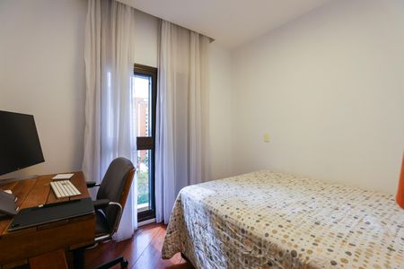 Apartamento à venda com 220m², 3 quartos e 3 vagas Apartamento à venda com 220m², 3 quartos e 3 vagasSuíte 2