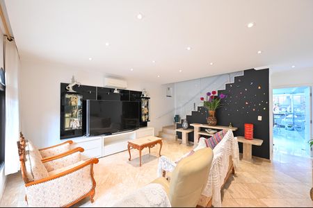 Casa à venda com 120m², 3 quartos e 2 vagasSala