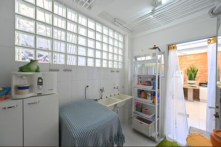 Lavanderia de casa à venda com 3 quartos, 120m² em Bosque da Saúde, São Paulo