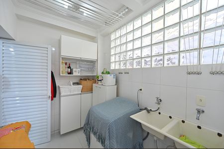 Casa à venda com 120m², 3 quartos e 2 vagasLavanderia