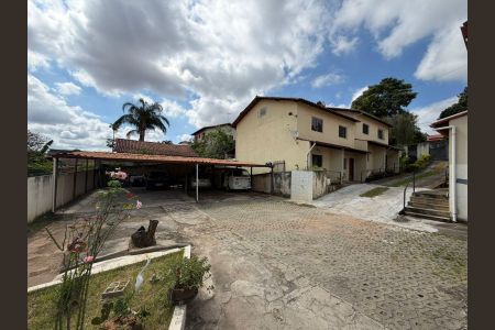 Casa à venda com 100m², 2 quartos e 2 vagas Casa à venda com 100m², 2 quartos e 2 vagasÁrea externa