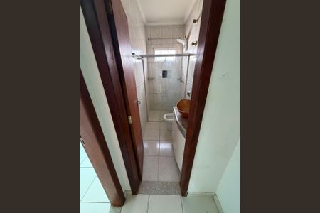 Casa à venda com 100m², 2 quartos e 2 vagas Casa à venda com 100m², 2 quartos e 2 vagasBanheiro