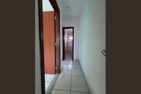 Casa à venda com 100m², 2 quartos e 2 vagas Casa à venda com 100m², 2 quartos e 2 vagasCorredor