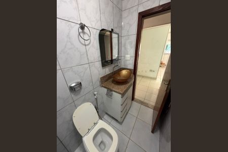 Casa à venda com 100m², 2 quartos e 2 vagas Casa à venda com 100m², 2 quartos e 2 vagasBanheiro