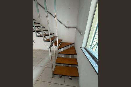 Casa à venda com 100m², 2 quartos e 2 vagas Casa à venda com 100m², 2 quartos e 2 vagasSala