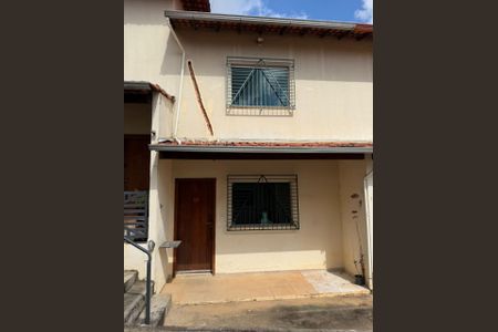 Casa à venda com 100m², 2 quartos e 2 vagas Casa à venda com 100m², 2 quartos e 2 vagasÁrea externa