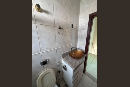 Casa à venda com 100m², 2 quartos e 2 vagas Casa à venda com 100m², 2 quartos e 2 vagasBanheiro