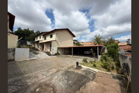 Casa à venda com 100m², 2 quartos e 2 vagas Casa à venda com 100m², 2 quartos e 2 vagasÁrea externa