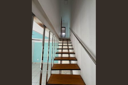 Casa à venda com 100m², 2 quartos e 2 vagas Casa à venda com 100m², 2 quartos e 2 vagasSala