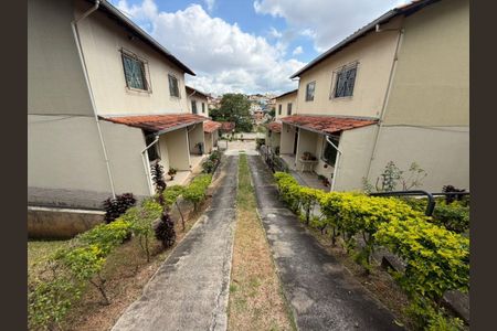 Casa à venda com 100m², 2 quartos e 2 vagas Casa à venda com 100m², 2 quartos e 2 vagasÁrea externa