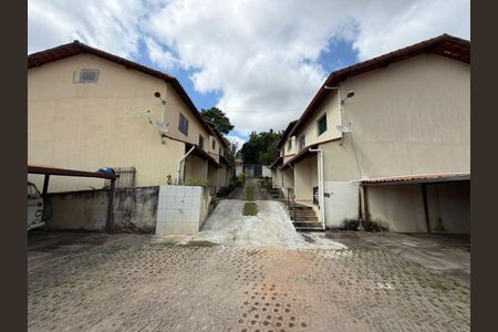 Casa à venda com 100m², 2 quartos e 2 vagas Casa à venda com 100m², 2 quartos e 2 vagasÁrea externa