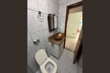 Casa à venda com 100m², 2 quartos e 2 vagas Casa à venda com 100m², 2 quartos e 2 vagasBanheiro