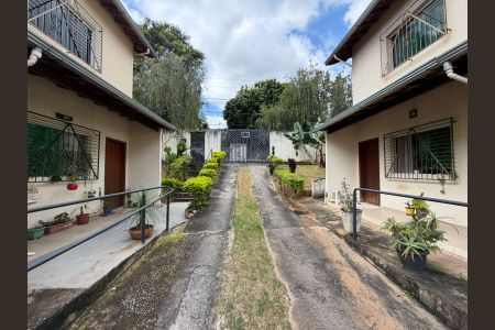 Casa à venda com 100m², 2 quartos e 2 vagas Casa à venda com 100m², 2 quartos e 2 vagasÁrea externa