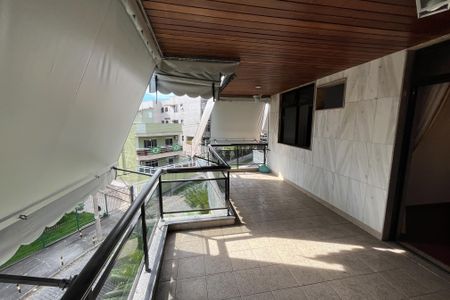 Apartamento à venda com 140m², 3 quartos e 2 vagasVaranda