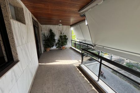 Apartamento à venda com 140m², 3 quartos e 2 vagasVaranda