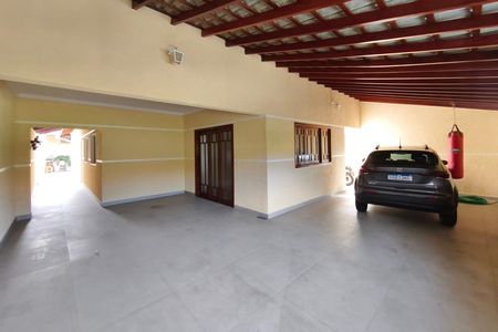 Casa à venda com 120m², 3 quartos e 4 vagasQuintal - Garagem