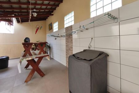 Casa à venda com 120m², 3 quartos e 4 vagasÁrea gourmet - Área de serviço