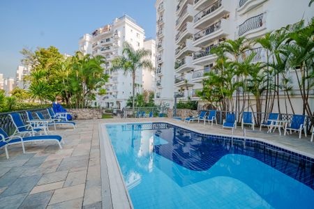Apartamento à venda com 225m², 4 quartos e 3 vagasÁrea comum - Piscina