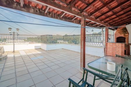 Apartamento à venda com 225m², 4 quartos e 3 vagasCobertura