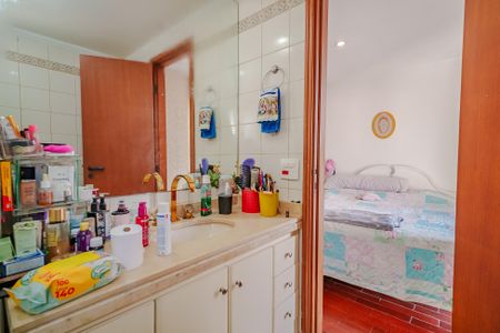 Apartamento à venda com 225m², 4 quartos e 3 vagasBanheiro da Suíte 1