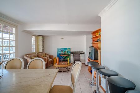 Apartamento à venda com 225m², 4 quartos e 3 vagasCobertura