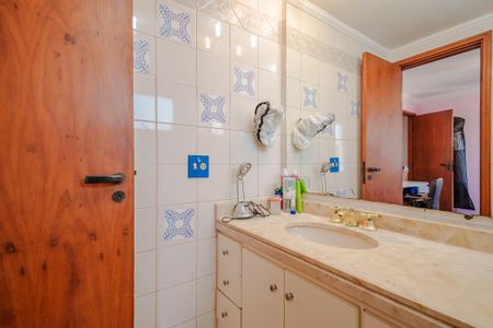 Apartamento à venda com 225m², 4 quartos e 3 vagasBanheiro da Suíte 2